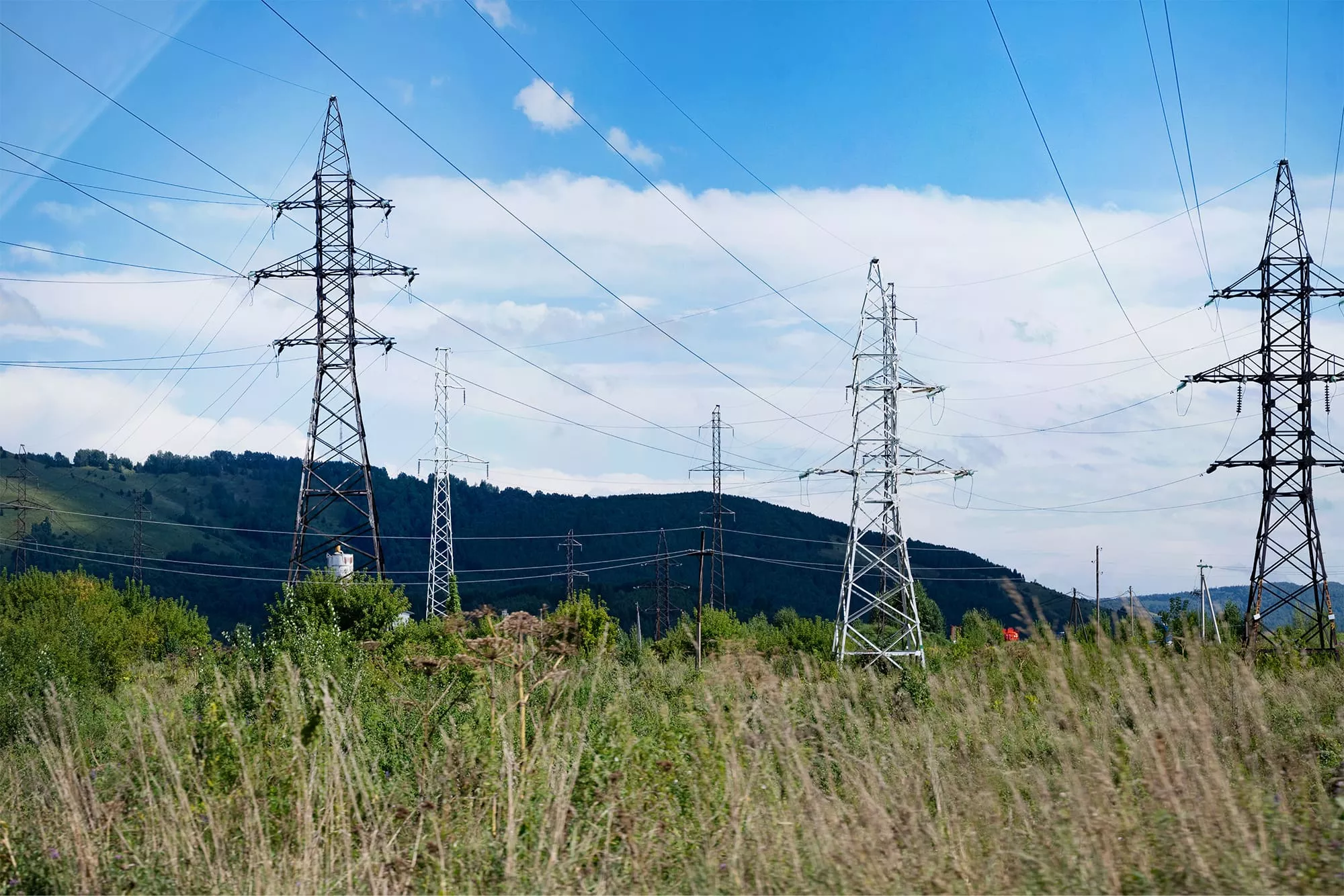 Transmission and distribution system operators powerline 